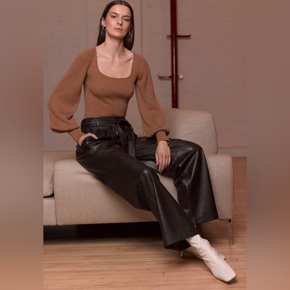 Women's Scoop Neck Balloon Sleeve Sweater - Brown